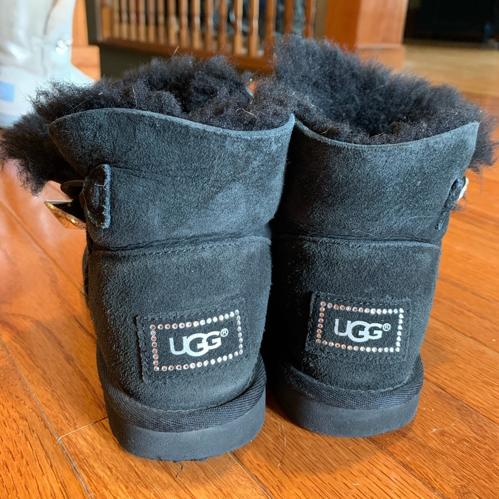 Short Black Uggs with Gemstone button, size 5 - Picture 3 of 5